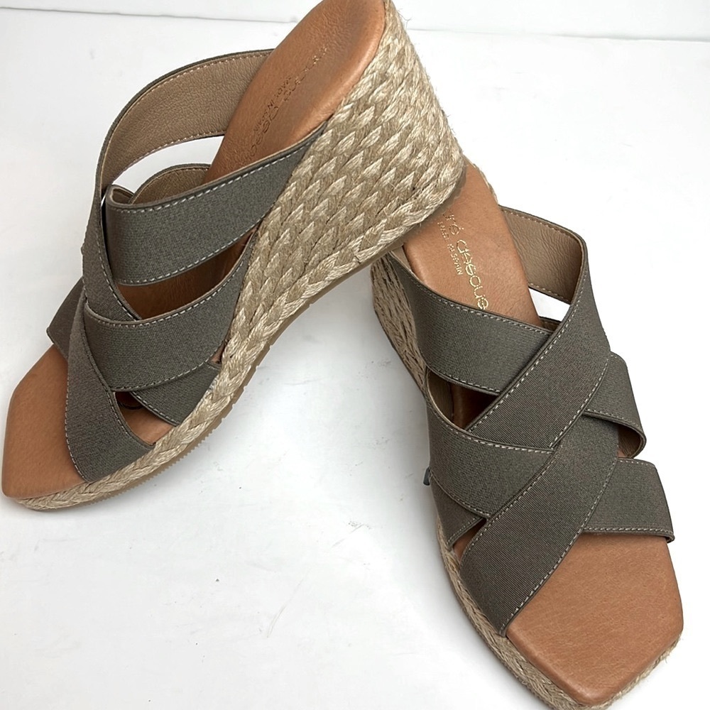 NWOT Andre Assous Rachel Espadrille Wedge Slip On Size 39 EU Taupe with Raffia